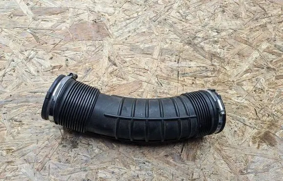 Volvo V70 Air intake hose/pipe 6898050