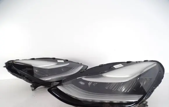 Tesla Model 3 Headlight/headlamp 1077375-00-C