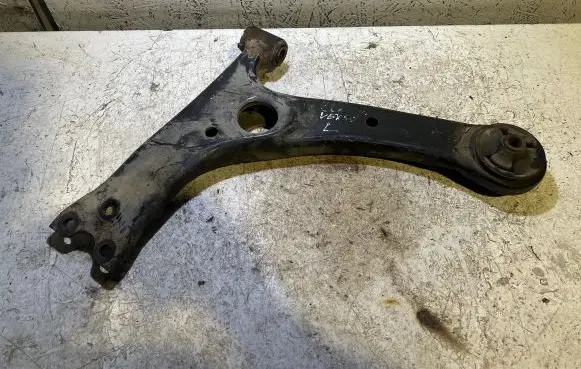 Toyota Corolla Verso AR10 Front lower control arm/wishbone