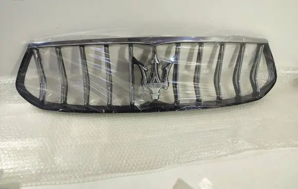 Maserati Ghibli Front bumper upper radiator grill 673008187