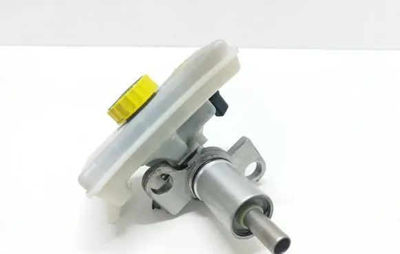Audi A6 S6 C6 4F Master brake cylinder 32067009