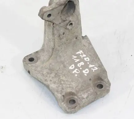 BMW 1 F20 F21 Engine mounting bracket 6786612 18129010