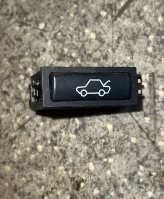 BMW 5 E39 Tailgate opening switch 8365579 459700 03052500