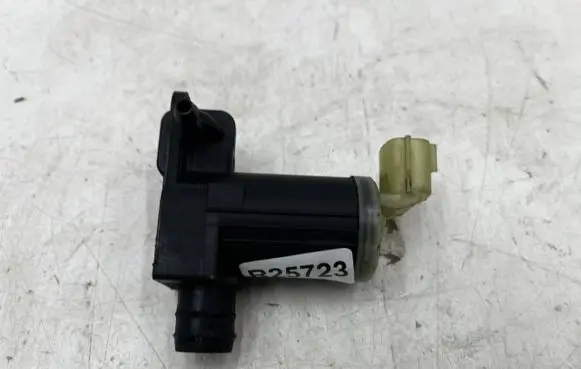 Toyota Yaris Windshield washer fluid reservoir/tank EW17014
