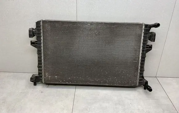 Volkswagen PASSAT B8 Coolant radiator 5Q0121251