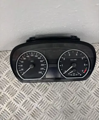 BMW 1 E81 E87 Speedometer (instrument cluster) 102493298 9220941