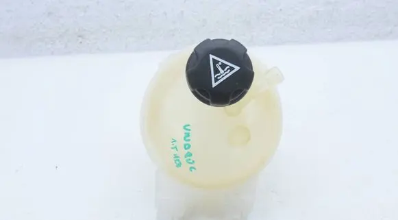 Opel Vivaro Coolant expansion tank/reservoir 9821049380