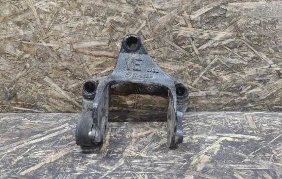 Mazda CX-9 Gearbox mounting bracket