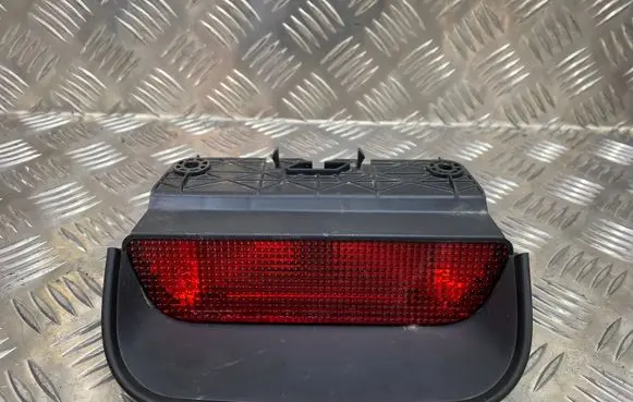 Honda CR-V Third/center stoplight P6939