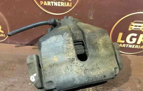 Volkswagen PASSAT B6 Front brake caliper