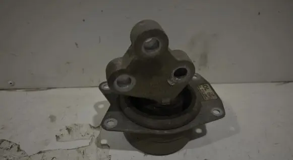 Opel Insignia A Engine mount bracket 13312098