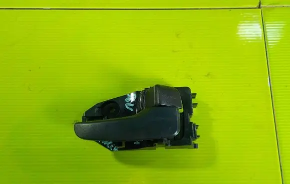 Mitsubishi Lancer Front door interior handle 56U