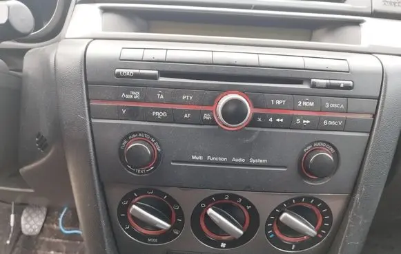 Mazda 3 I Radio/GPS head unit trim 
