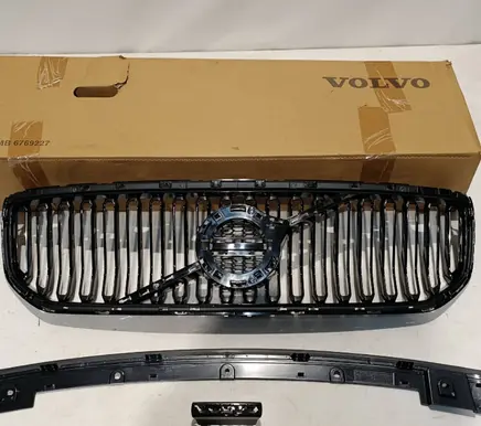 Volvo XC40 Front bumper upper radiator grill 31457347