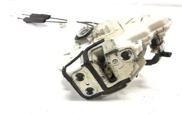 Honda CR-V Front door lock 