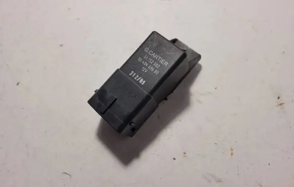 Citroen Xsara Picasso Glow plug pre-heat relay 9640469680 51252002