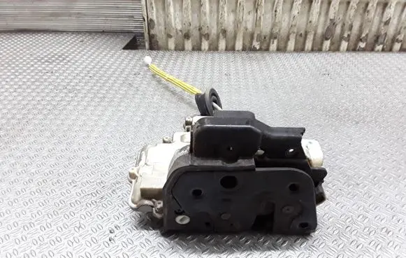 Audi A3 S3 A3 Sportback 8P Front door lock