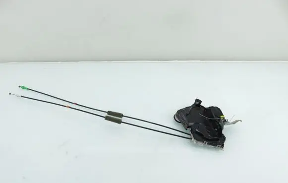 Toyota Yaris Front door lock 