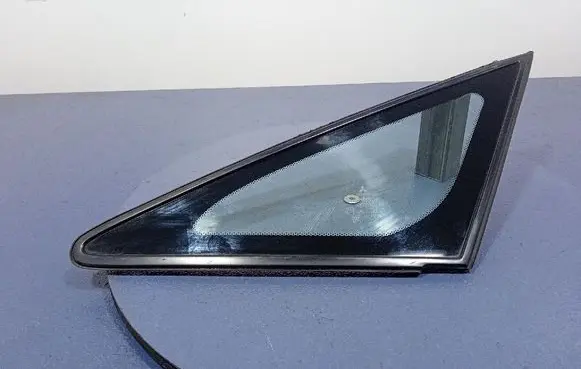 Mitsubishi Grandis Front door vent window glass four-door 