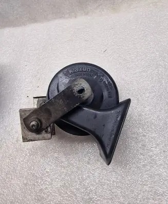 Audi A8 S8 D2 4D Horn signal