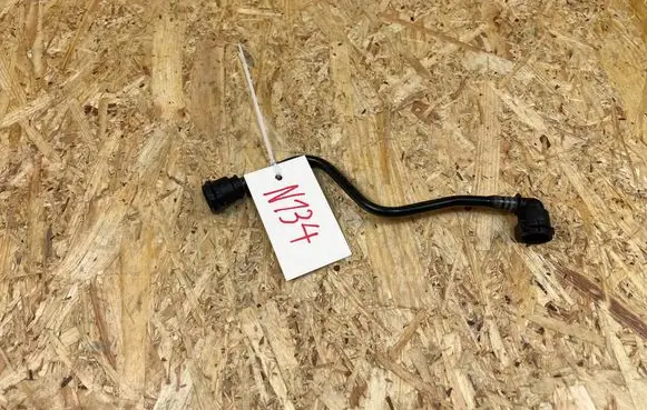 Engine coolant pipe/hose