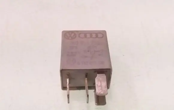 Volkswagen PASSAT B6 Other relay 1K0951253 0332011100449