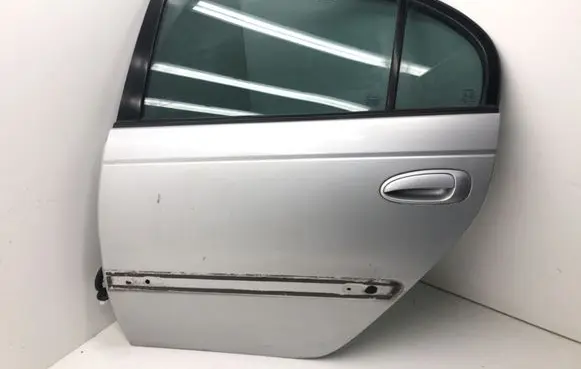 Toyota Avensis T220 Rear door