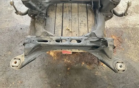 Audi Q7 4L Front subframe 7L6400025