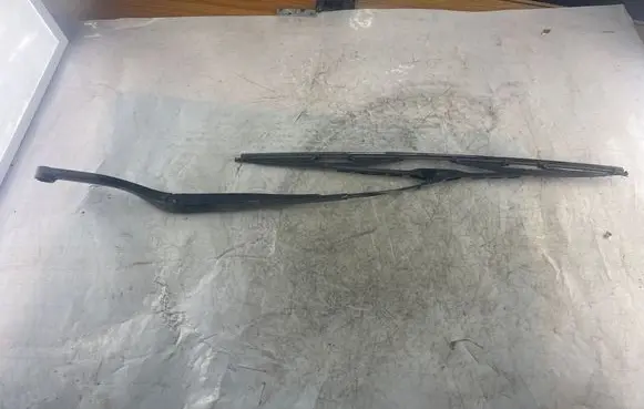 Opel Vectra C Windshield/front glass wiper blade 09185812