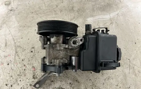 Mercedes-Benz C W204 Power steering pump 0064662601
