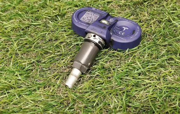 Tesla Model 3 Tire pressure sensor 149070101B