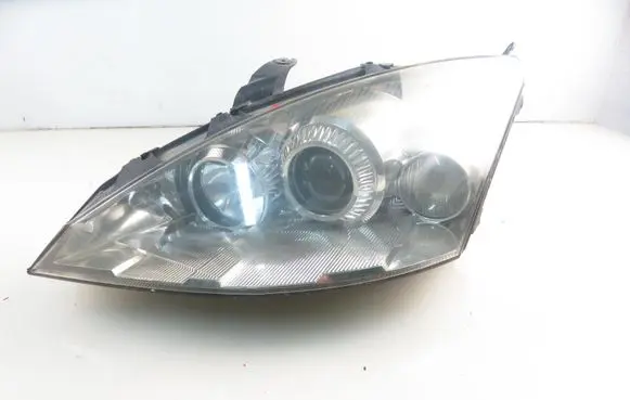 Ford Focus Headlight/headlamp 2M5113W030DF