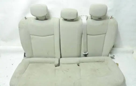 Nissan Leaf I (ZE0) Second row seats 