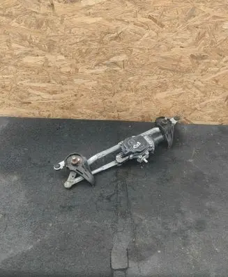 Mazda CX-3 Front wiper linkage and motor D09L6737X