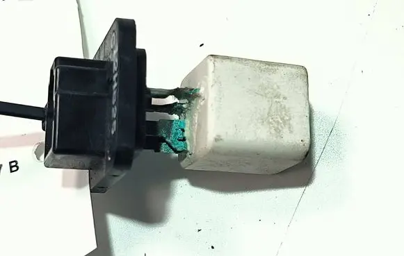 Chrysler Aspen Heater blower motor/fan resistor 12H825