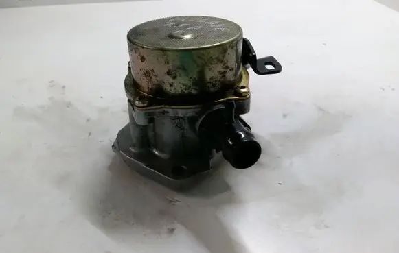 Renault Megane II Vacuum pump
