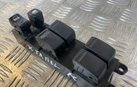 Nissan X-Trail T30 Electric window control switch
