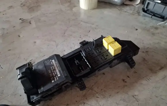 Opel Signum Fuse module 13120953
