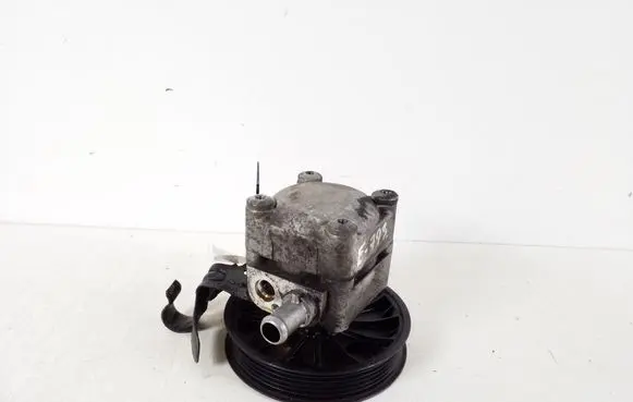 Volvo V70 Power steering pump 30741789