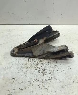 Volkswagen Transporter - Caravelle T5 Engine mounting bracket 7E0199370H