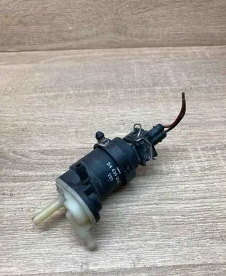 Opel Meriva A Windscreen/windshield washer pump 24439254 WITHPLUG