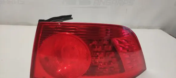 Volkswagen Phaeton Rear/tail lights 333156R 333122R