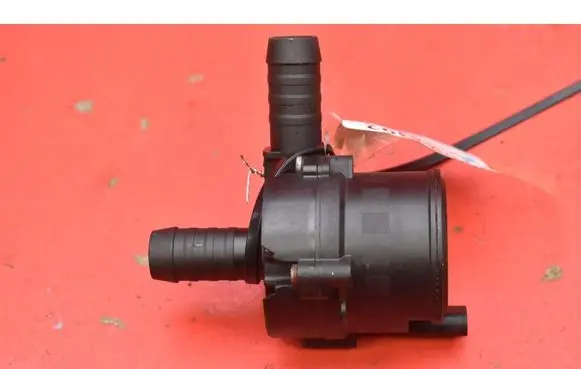 Ford Escape III Water pump GV6118D473BB
