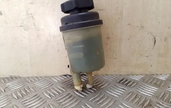 Power steering fluid tank/reservoir