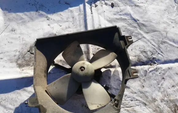 Mazda 323 F Radiator cooling fan shroud 1227405851