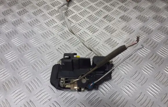 KIA Carens II Front door lock