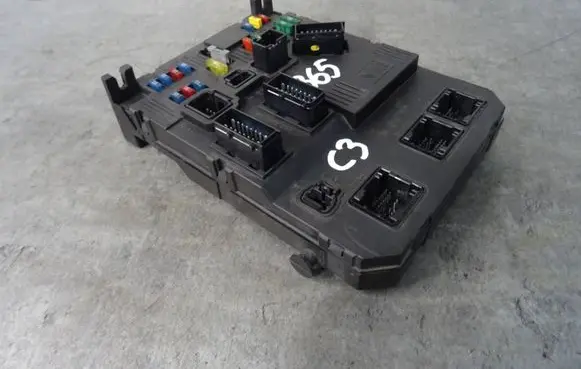 Citroen C3 Fuse module 9648715480
