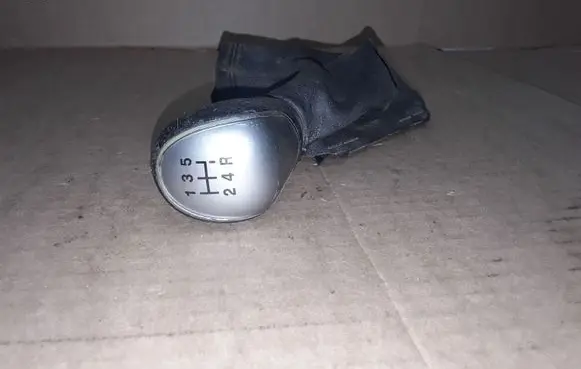 Ford Focus Gear lever shifter trim leather/knob 4M51A045B79