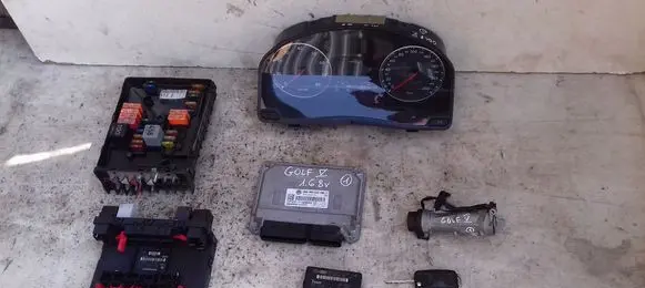Volkswagen Golf V Engine ECU kit and lock set 06A906033EM