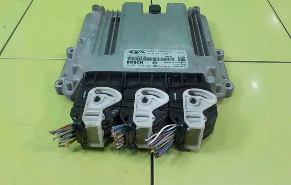 Land Rover Freelander 2 - LR2 Engine control unit/module 0281016233